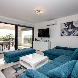 https://luxury-apartment-luna.primorje-gorskikotar.com